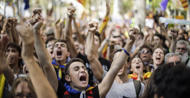 Manifestants a les portes del Tribunal Superior de Justicia de Catalunya / XAVI HERRERO