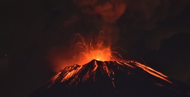 El volcán Popocatépetl se muestra activo desde el pasado miércoles. / Reuters