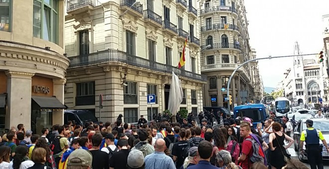 Concentració de protesta davant de comissaria de Via Laietana