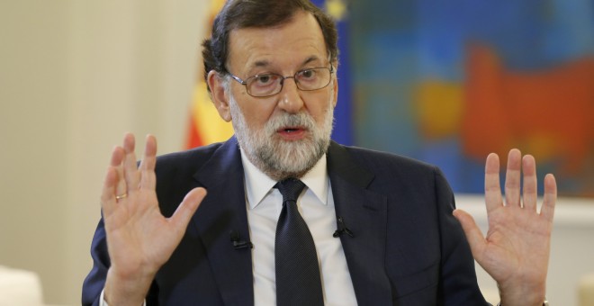 Mariano Rajoy ha exigido a Carles Puigdemont, que renuncie a la declaración unilateral de independencia para evitar 'males mayores'.EFE/Ángel Díaz.