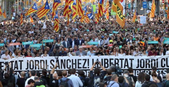 Manifestació en defensa dels drets i llibertats de Catalunya / EFE Toni Albir