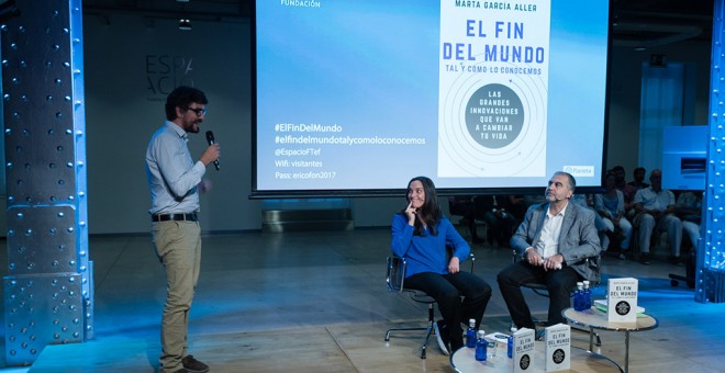 La autora Marta García Aller en la presentación del libro 'El fin del mundo tal y como lo concemos' / Fundación Telefónica