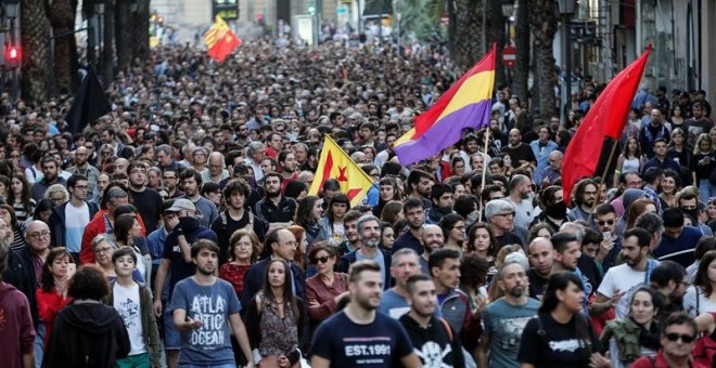 Manifestació contra les agressions de l'ultradreta a València / EFE Manuel Bruque