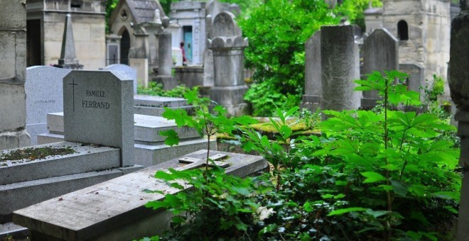 Imagen de una de las partes más antiguas del cementerio de Père Lachaise, del siglo XIX.- EFE