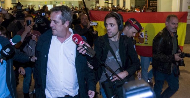 El exconseller Forn, a su llegada a El Prat. EFE/Quique García.