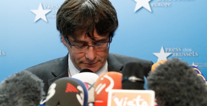 El expresident catalán Carles Puigdemont durante su comparecencia ante los periodistas en el Press Club Brussels Europe, en la capital belga, el pasado 31 de octubre. REUTERS/Yves Herman