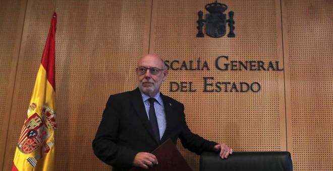 El fiscal general del Estado, José Manuel Maza, a su llegada a la rueda de prensa en la que ha anunciado que la Fiscalía se ha querellado hoy contra el expresidente catalán Carles Puigdemont y el resto del Govern por delitos de rebelión, sedición y malver