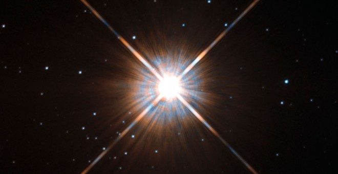 El  resplandor de la estrella Próxima Centauri captado por el telescopio espacial Hubble