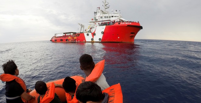 Rescate de un grupo de migrantes en el Mediterráneo. REUTERS/Archivo