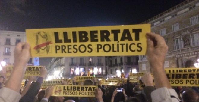 Concentració a Plaça de Sant Jaume de Barcelona per reclamar la llibertat dels presos / J.M.
