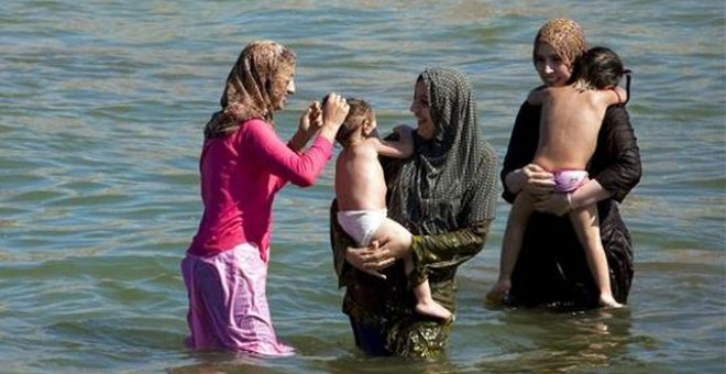 Mujeres con burkini en una playa francesa, | ARCHIVO (EFE)