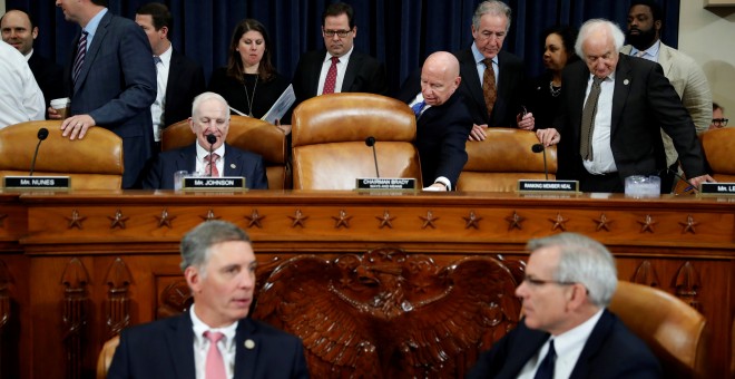 Miembros de la Cámara de Representanes en el debnate de la reforma fiscal propuesta por el presidente Donald Trump. REUTERS / Aaron P. Bernstein