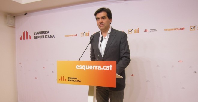 El portaveu d'ERC, Sergi Sabrià, en roda de premsa a la seu del partit. EUROPA PRESS