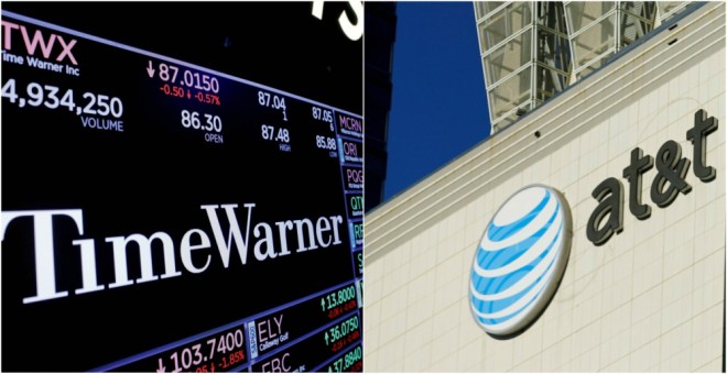 El logo de Time Warner en una pantalla en la Bolsa e Nueva York (NYSE), y el de AT&T, en un edificio en el centro de Los Ángeles. REUTERS