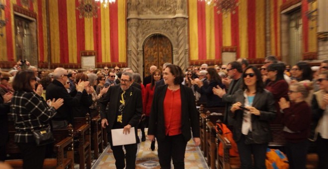 Ada Colau ha presidit l'acte de lliurament a Paco Camarasa la Medalla d'Or al Mèdrit Cultural