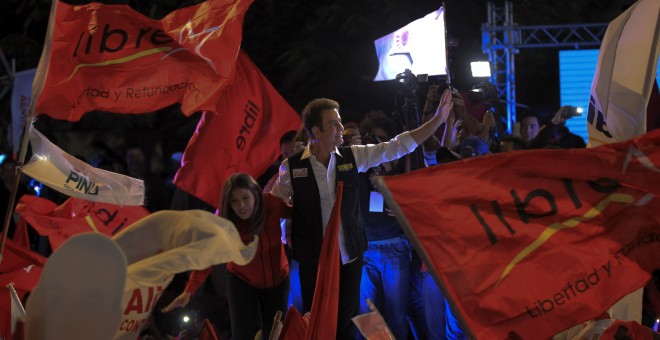 El candidato de la Alianza en las presidenciales hondureñas, Salvador Nasralla, en el cierre de campaña en Tegucigalpa.EFE/Gustavo Amador