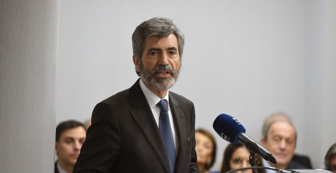 El presidente del Consejo General del Poder Judicial (CGPJ), Carlos Lesmes, durante su intervención tras recoger el II Premio a la Transparencia, Integridad y Lucha contra la Corrupción. EFE/Fernando Villar