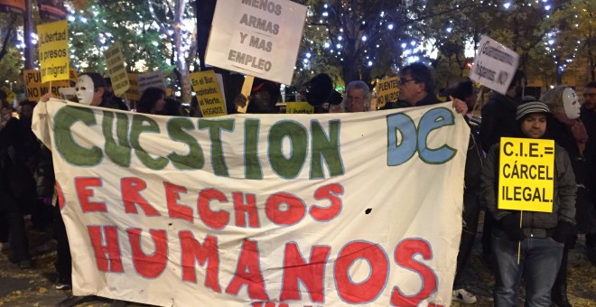 Imagen de la concentración contra los CIEs en Madrid.