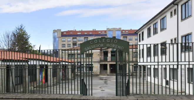 Entrada del Centro de Educación Infantil y Enseñanza Secundaria Obligatoria 'Salvador Moreno', adscrito al Ministerio de Defensa, en Pontevedra.
