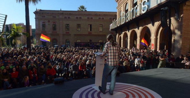 El líder de Podemos, Pablo Iglesias, en la seva intervenció en l'acte central de Catalunya en Comú-Podem, al districte de Nou Barris de Barcelona. / CatComú-Podem.