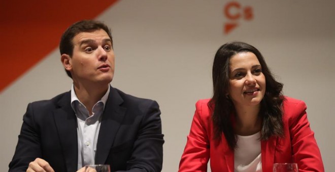 El presidente de Ciudadanos, Albert Rivera, y la candidata a la presidencia de la Generalitat Inés Arrimadas, durante la reunión del comité ejecutivo del partido en Barcelona. EFE/Javier Etxezarreta