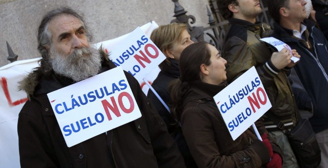 Una protesta de afectados por las cláusulas suelo.- EFE