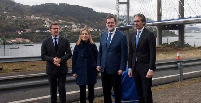 El presidente del Gobierno, Mariano Rajoy, en su último acto público en 2017, ha apelado a tender y ampliar puentes 'que unen y no separan' y ha garantizado que los esfuerzos del Ejecutivo se dedicarán a mantener la estabilidad y la certidumbre.Rajoy ha l