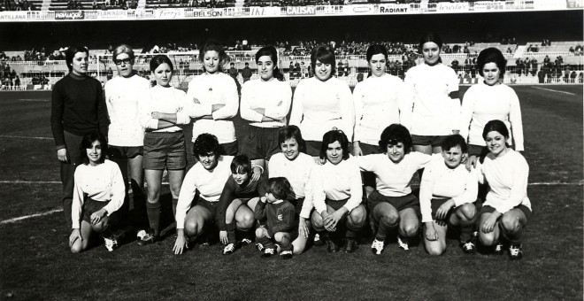 Camp Nou. Primer partido de fútbol femenino entre la Selección Ciudad de Barcelona y el Centelles.- FCB - MIGUEL LLORIA