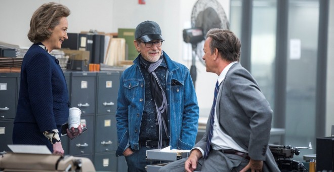Spielberg durante el rodaje con Meryl Streep y Tom Hanks.