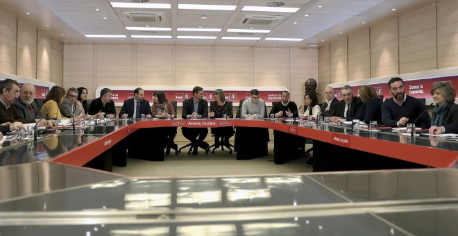 El secretario general del PSOE, Pedro Sánchez, preside la reunión de la Permanente del PSOE, celebrada en la sede de Ferraz. EFE/ Ballesteros