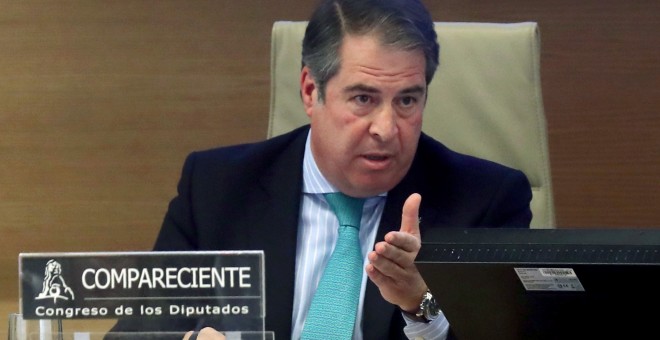 El director general de Tráfico, Gregorio Serrano, durante su comparecencia para informar de su gestión en el colapso de la autopista de peaje AP-6 en el Congreso de Los Diputados. EFE/Kiko Huesca