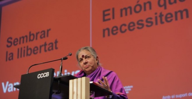 L'activista Índia Vandana Shiva, en la seva conferència al CCCB aquest dilluns. / CCCB