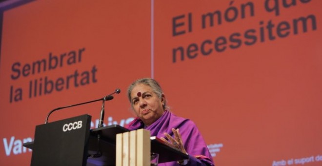 La activista india Vandana Shiva, en su conferencia en el Centre de Cultura Contemporània de Barcelona (CCCB).