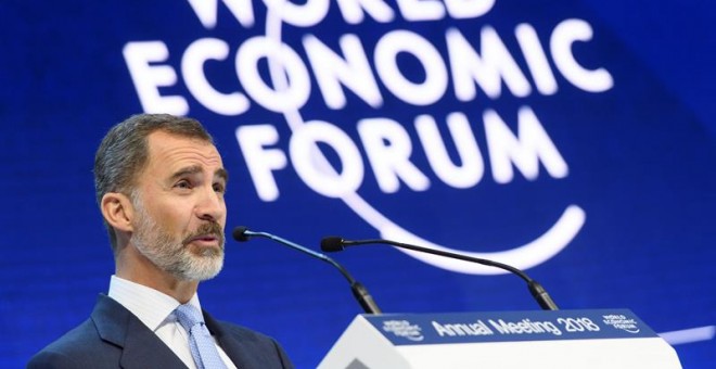 El rey Felipe VI participando en un panel de la 48 edición del Foro de Davos este miércoles en Davos (Suiza). EFE