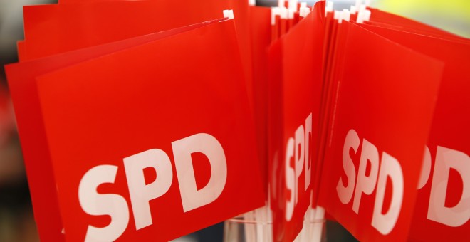 Banderolas del SPD en un acto del partido en la localidad de  Vilshofen. REUTERS/Michaela Rehle