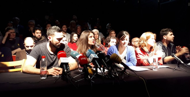 Valtonyc, Silvia Siles i Alguer Miquel, entre d'altres, en la roda de premsa de la plataforma No Callarem!