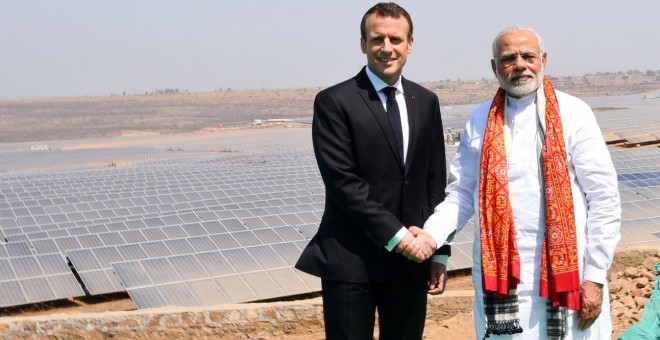 El presidente francés Macron y el primer ministro indio Modi inauguran una central solar de la empresa francesa Engie en Uttar Pradesh tras la cumbre de la Alianza Solar Internacional.