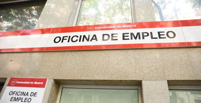 Cartel de una Oficina de Empleo de la Comunidad de Madrid. E.P.