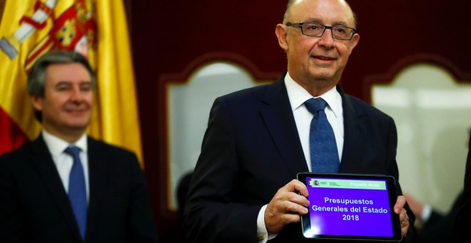 El ministro de Hacienda y Función Pública, Cristóbal Montoro, ha presentado este martes en el Congreso los nuevos Presupuestos Generales de 2018. / Reuters