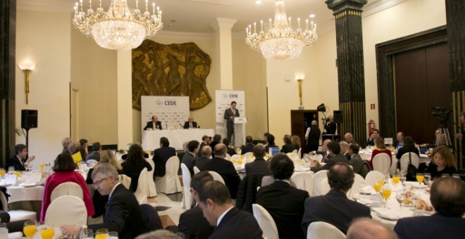 El presidente de El Corte Inglés, Dimas Gimeno, durante su intervención en un encuentro organizado por la Confederación Española de Directivos y Ejecutivos (CEDE), en Madrid.