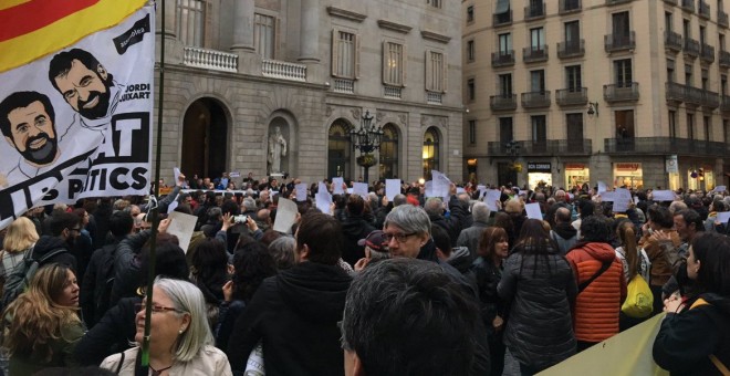 La plaça de Sant Jaume de Barcelona, a l'inici de la concentració contra les acusacions per terrorisme a membres dels CDR. | ANC