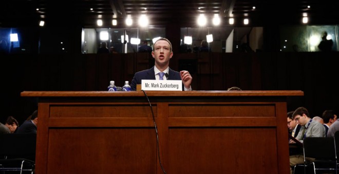 Mark Zuckerberg durante su comparecencia en el Senado estadounidense. | REUTERS