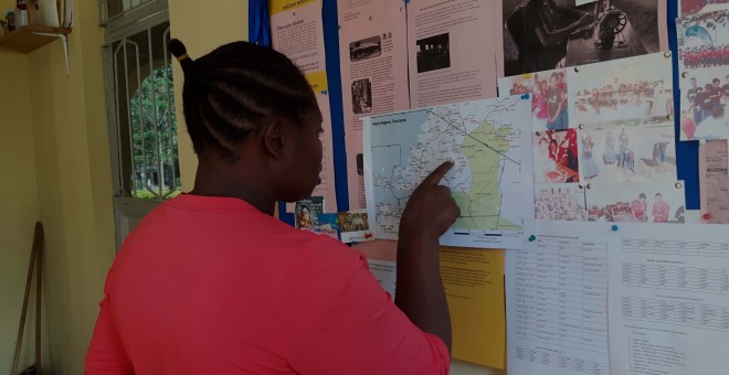 Rhobi es una de las voluntarias en el proyecto para cartografíar en el norte de Tanzania (Crowd2map)