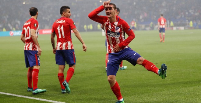 Antoine Griezmann celebra su segundo gol ante el Marsella ne la final de la Europa League en Lyon. /REUTERS