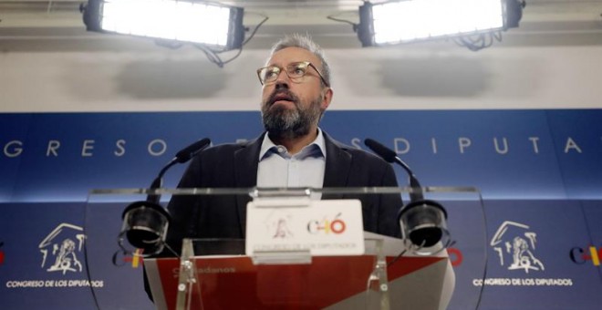 El portavoz de Ciudadanos en el Congreso, Juan Carlos Girauta, durante la rueda de prensa esta mañana en el Congreso de los Diputados, en la semana en que se debate la moción de censura contra el jefe del ejecutivo, Mariano Rajoy.-EFE/Javier Lizón