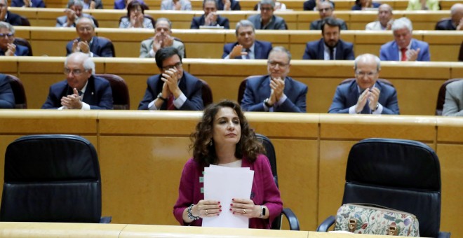 La ministra de Hacienda, María Jesús Montero, en el Senado durante el debate de los vetos al proyecto de Ley de Presupuestos Generales del Estado de 2018. EFE/Juan Carlos Hidalgo