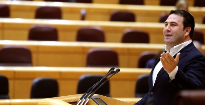 El senador de EH-Bildu, Jon Iñarritu García, durante su intervención en el debate de los vetos presentados al proyecto de Ley de Presupuestos Generales del Estado de 2018. EFE/Juan Carlos Hidalgo