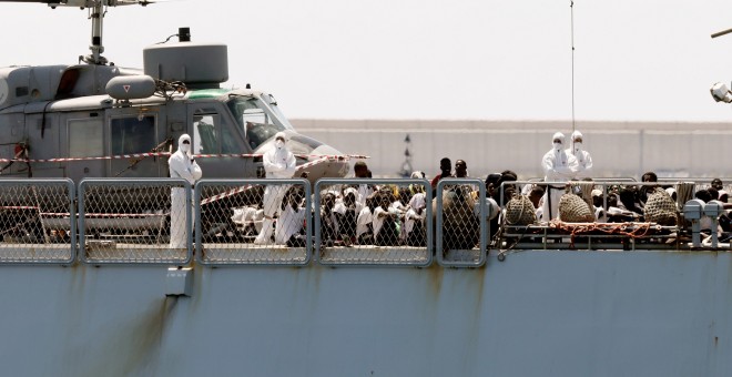 A bordo del 'Orione' viajan 228 hombres y 22 menores no acompañados. - EFE