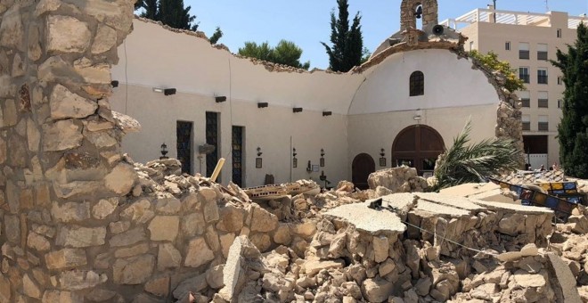 La iglesia de la Coveta Fumà de la localidad alicantina de El Campello./Bomberos de la Diputació D'Alicant