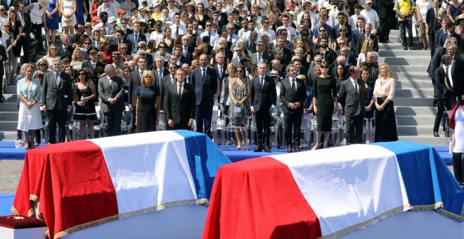 Los féretros de Simone Veil y Antoine Veil, antes de ser inhumados en el interior del Pantheon de París./REUTERS